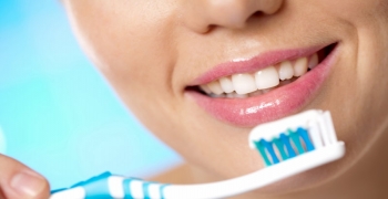 زنان در رعایت بهداشت دهان و دندان از مردان فعال تر هستند